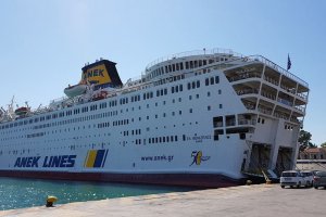 İtalya’dan gemi ile İgumeniça’ya gelen tatilciler Türkiye’ye geçişlerinde sorun yok!