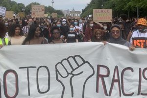 Başkent Berlin'de ırkçılığa karşı yürüyüş düzenlendi
