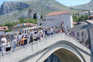 Mostar Köprüsü'nden Srebrenitsa kurbanları için 'sessiz atlayış'