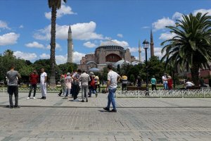 Ayasofya Camii'ne yoğun ilgi devam ediyor