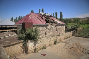 Ermenistan'ın saldırısında bir sivil hayatını kaybetti, çok sayıda ev hasar gördü