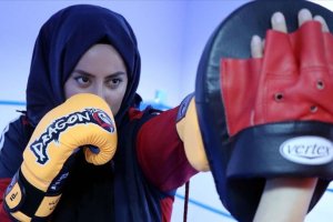 Elazığlı ev kadınları kick boks yaparak hem de stres atıyor