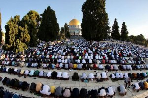 Mescid-i Aksa'da on binlerce Müslüman Kurban Bayramı namazı kıldı