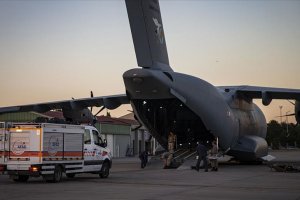 Türkiye'den askeri nakliye uçağı ile Lübnan'a yardım malzemesi gönderildi 