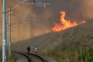 Bulgaristan-Türkiye sınırındaki yangın büyük alana yayılıyor 