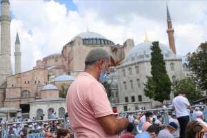 Ayasofya Camii'ndeki 5'inci cuma namazı yoğun katılımla eda edildi