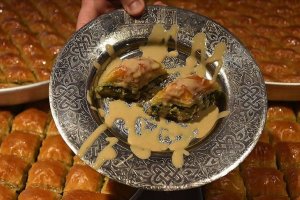 Damak tadına yeni lezzet 'tahinli baklava'