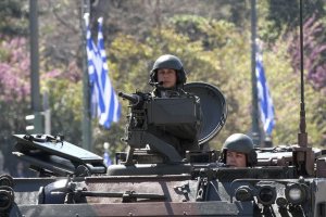 Yunanistan ordusunu Türkiye'ye karşı güçlendiriyor