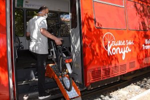 Konya'da sadece bisikletliler için dizayn edilen tramvay hizmete sunuldu