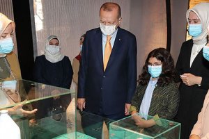 Cumhurbaşkanı Erdoğan, KAGEM'in 'Böyle Daha Güzelsin' sergisini gezdi
