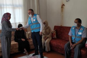 Türkiye Diyanet Vakfı Antalya’da evleri yanan ailelere sahip çıktı