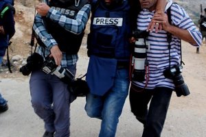 İsrail güçleri Batı Şeria'da AA muhabirini yaraladı
