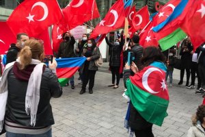Almanya'da Türkler Azerbaycan'a destek mitingi