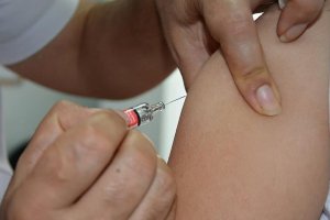 Almanya'dan getirilen Kovid-19 aşısı Sakarya ve Kocaeli'de uygulanmaya başlandı