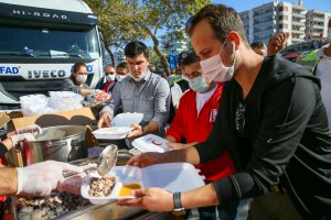 Türk Kızılaydan depremzedelere 'açık büfe' hizmeti
