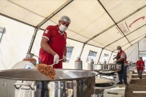 Türk Kızılay, İzmir'de 250 bin kişilik yemek dağıttı