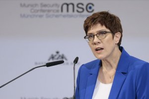 Almanya Savunma Bakanı: ABD'nin nükleer silahları olmadan Avrupa kendisini koruyamaz