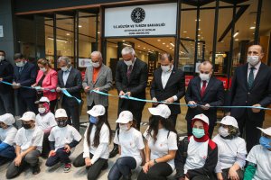 Türkiye'nin 4. alışveriş merkez kütüphanesi İstanbul'da açıldı