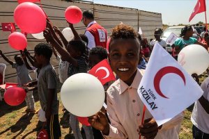 Türk Kızılaydan 15 ülkedeki 385 bin yetim ve çocuğa şefkat eli