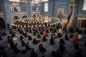 Rüstem Paşa Camisi cuma namazıyla ibadete açıldı