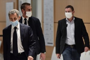 Fransa eski Cumhurbaşkanı Sarkozy, dönemindeki 'kirli' ilişkilerin hesabını veriyor