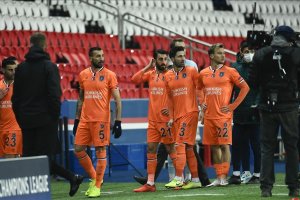 Medipol Başakşehir, PSG maçında dördüncü hakemin ırkçı söylemi nedeniyle sahadan çekildi