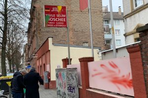 Offenbach DİTİB Yavuz Selim Camii’ne çirkin saldırı