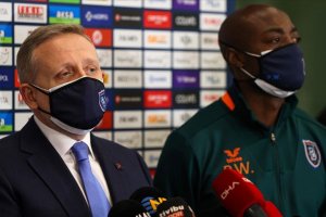 UEFA'dan Webo'ya ırkçılık yapan hakemlerin futboldan men edilmesi talep edildi