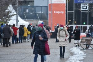 Avusturya'da iş yeri ve okullar kapanıyor