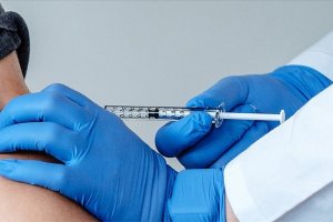 Almanya'da 'sağlık personeline Kovid-19 aşı zorunluluğu' tartışmaları