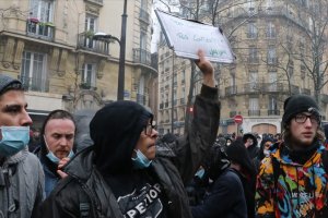 Fransızlar güvenlik yasa tasarısına karşı yürüdü