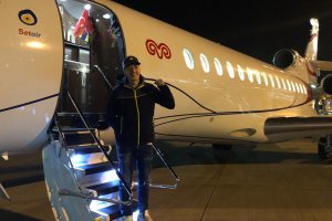 Mesut Özil özel uçakla İstanbul'a geliyor