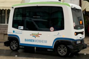 Almanya'da ilk kez çevre dostu elektrikli sürücüsüz araçlar trafikğe çıktı