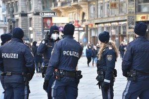 Avusturya’da hafta sonu yapılması planlanan Kovid-19 önlemleri karşıtı gösteriler yasaklandı