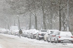 Almanya'da yoğun kar yağışı ve dondurucu soğuklar hayatı olumsuz etkiliyor