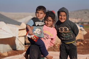 Hayatın zorlukları Suriyeli çocukların oyunu oluyor