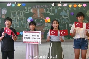Tokyo Olimpiyatları öncesinde Japonya’da sokakları Türk bayraklarıyla süslendi