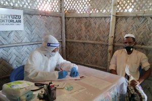 Yeryüzü Doktorları Bangladeş'teki Arakanlı mülteciler için çalışmalarını kesintisiz sürdürüyor