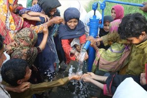 Türk kabin memurları ve kaptanların bağışlarıyla Pakistan'da 45 su kuyusu açıldı