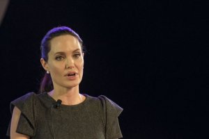 Angelina Jolie sahibi olduğu Churchill tablosunu  sattı