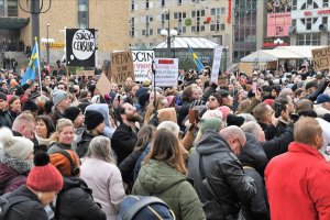İsveç'te Pandemi kısıtlamaları protesto edildi