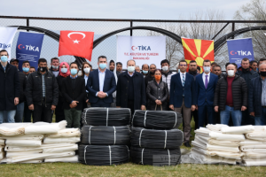  TİKA, Kuzey Makedonya'daki aileye seracılık ekipmanlar ve tohum desteği 