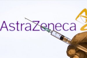 AB, aşı tedarikini kısacağı belirtilen AstraZeneca'nın taahhütlerine uymasını istiyor
