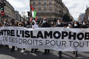 Fransa'da 'ayrılıkçı' ve İslamofobi'ye karşı gösteriler sürüyor 