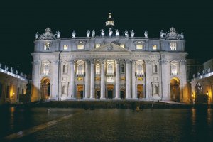 Vatikan‘da, çalışanların maaşları kesintili ödenecek