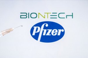 İngiltere'de Pfizer-BioNTech aşısının ilk dozunu yaptıranların yüzde 99 