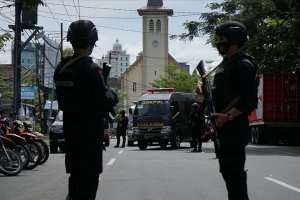 Endonezya'da kiliseye bombalı saldırı 
