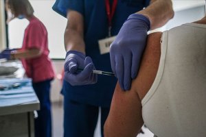İngiltere’de AstraZeneca aşısı olan 7 kişi hayatını kaybetti