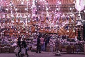 Kahire sokakları ramazan öncesi ışıl ışıl