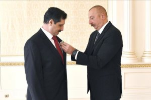 Cumhurbaşkanı Aliyev, Türkiye'nin Bakü Büyükelçisi Özoral'a 'Dostluk Nişanı' 